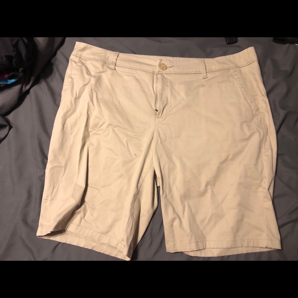Liz Claiborne Bermuda Khaki Shorts